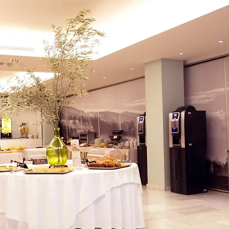 Oasis Hotel 2*