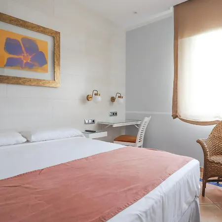 Hotel Oasis Con Parking Incluido 2*
