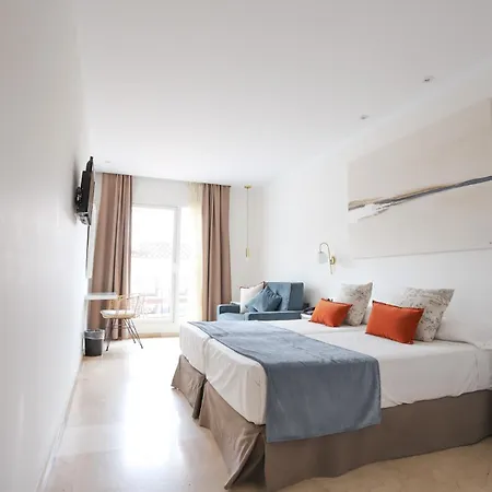 Hotel Oasis Con Parking Incluido