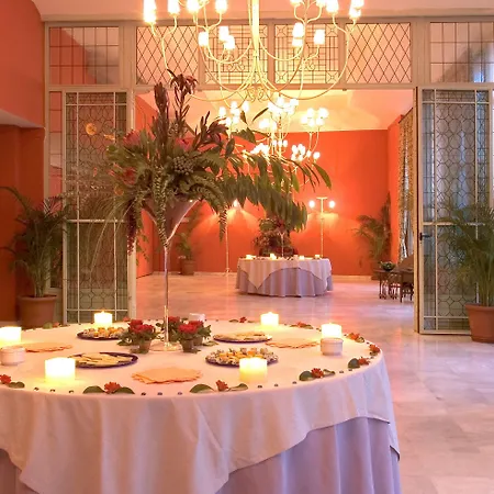 Oasis Hotel 2*
