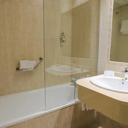 Oasis Hotel 2*