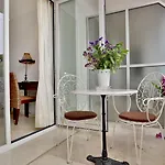 Oasis Hotel