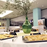 Oasis Hotel