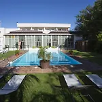Oasis Hotel 2*